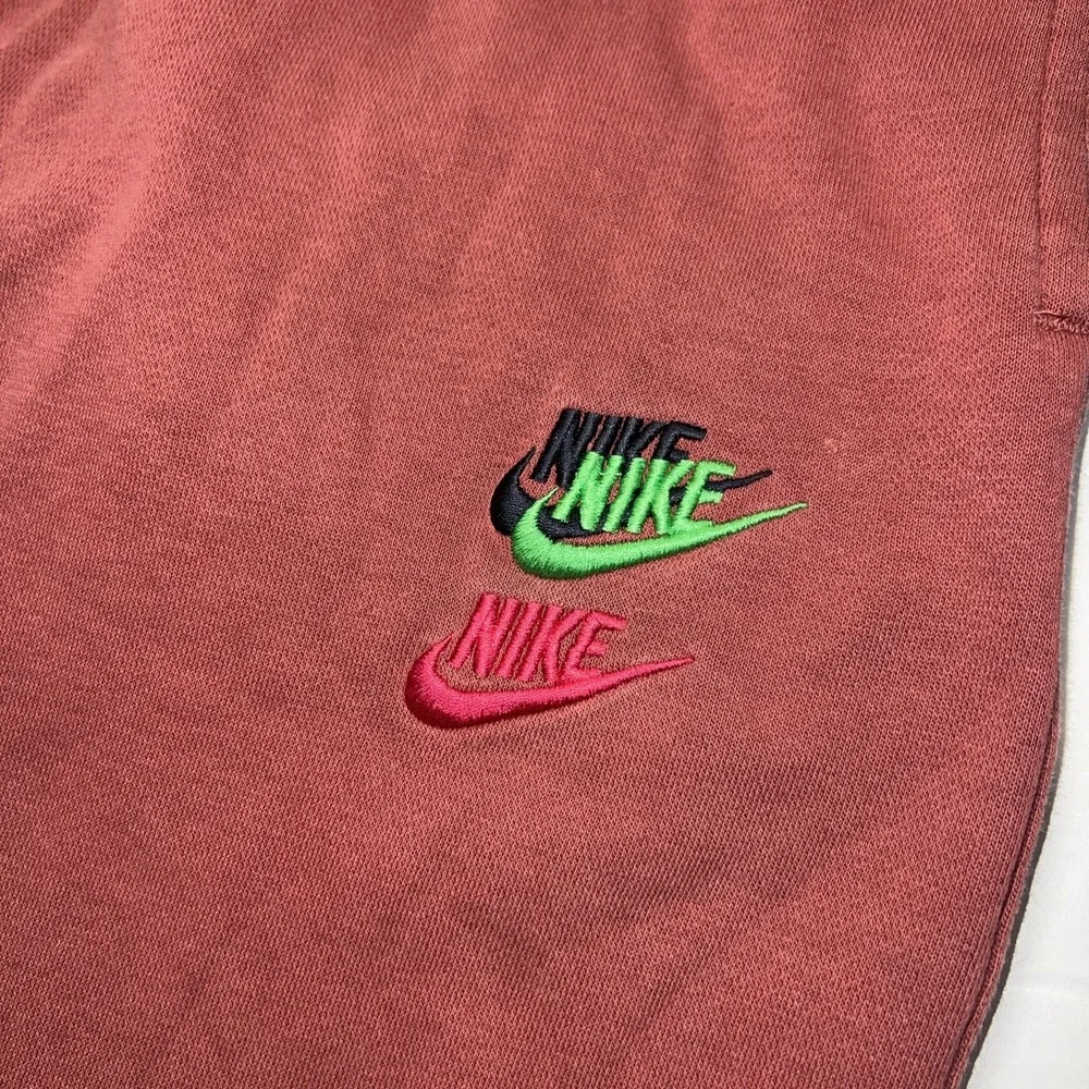 Nike women burgundy